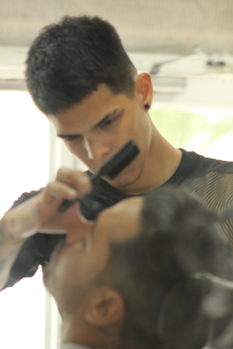 Millervicc's tweet photo. BARBER https://t.co/XH7aMzN0Nh
