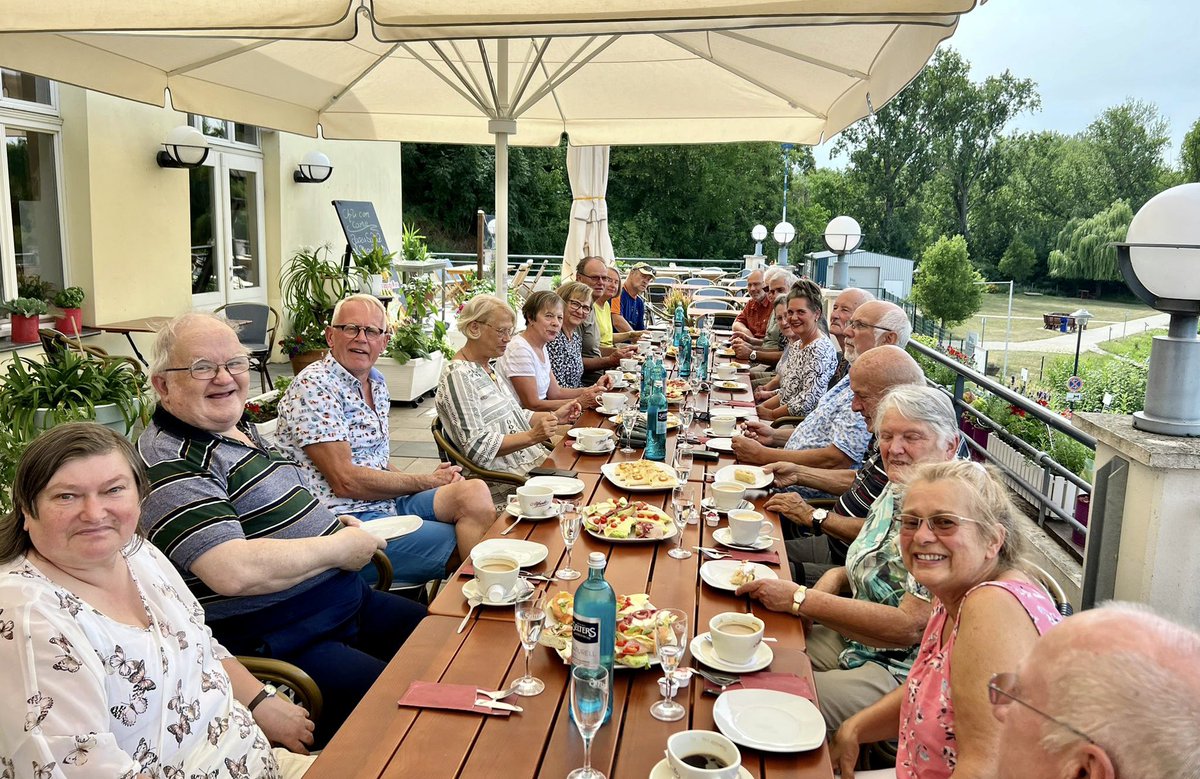 KuchSimon's tweet photo. Meine #sommertour - den Menschen zuhören #elkesimonkuch #burgenlankreis #weißenfels #lützen #teuchern https://t.co/AIJQo2xSbL