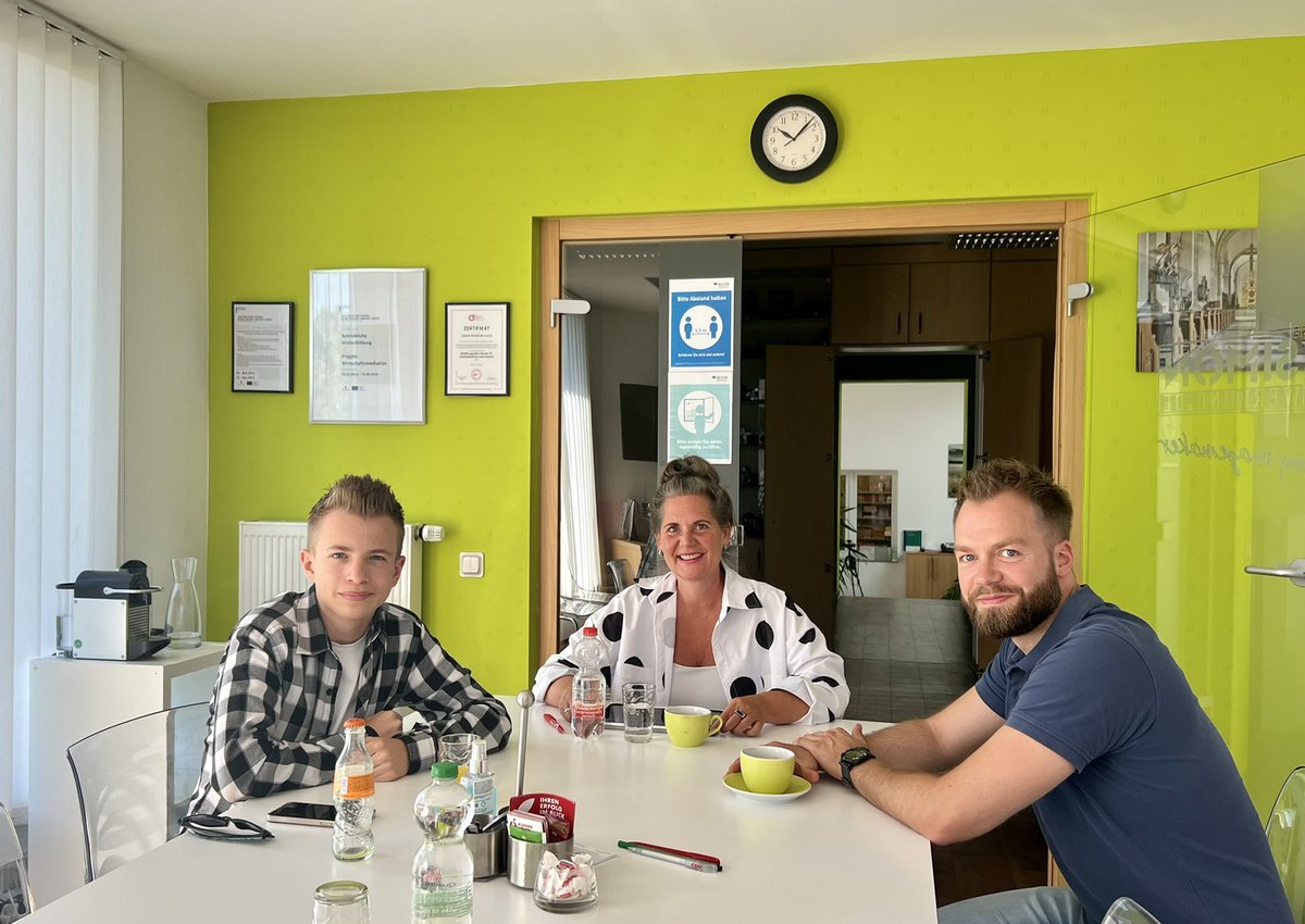 KuchSimon's tweet photo. Meine #sommertour - den Menschen zuhören #elkesimonkuch #burgenlankreis #weißenfels #lützen #teuchern https://t.co/AIJQo2xSbL