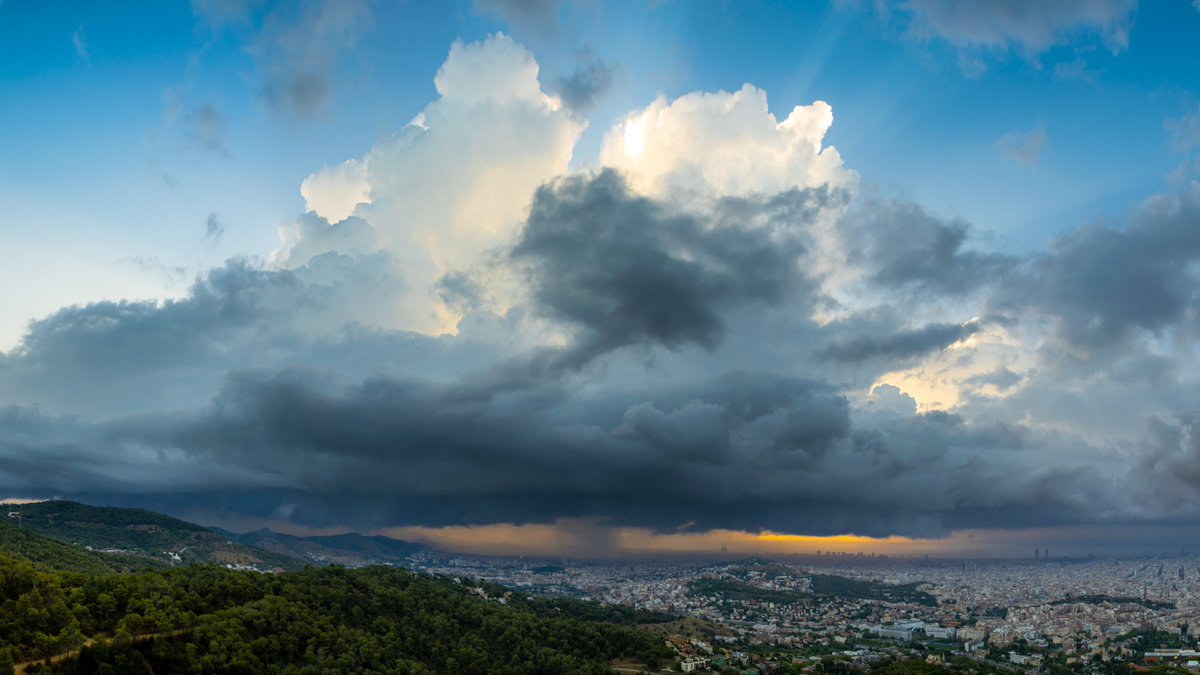 ARA Méteo (@arameteo) on Twitter photo 🌦️ Aquesta matinada han caigut més de 60 l/m² al Garraf, però els ruixats ja són història.
🌩️ Demà serà el dia amb més tempestes de la setmana.
🌡️ La calor tornarà a ser forta en el primer tram de l'agost:
ara.cat/previsions/dij…
(foto: <a href="/alfons_pc/">Alfons Puertas</a>) 🌦️ Aquesta matinada han caigut més de 60 l/m² al Garraf, però els ruixats ja són història.
🌩️ Demà serà el dia amb més tempestes de la setmana.
🌡️ La calor tornarà a ser forta en el primer tram de l'agost:
ara.cat/previsions/dij…
(foto: <a href="/alfons_pc/">Alfons Puertas</a>)