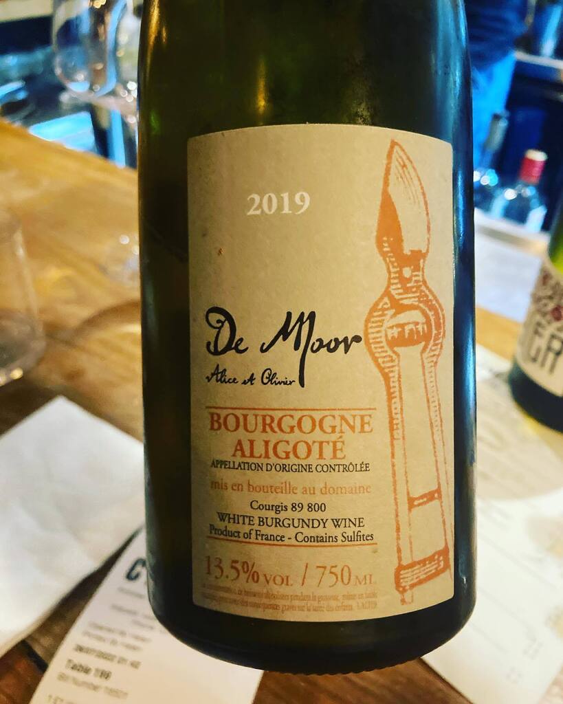 wineloon tweet media