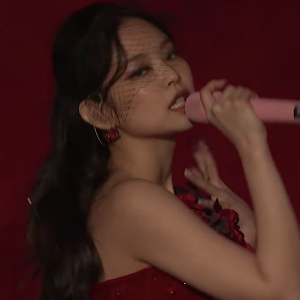 raha_qm's tweet photo. jennie kim is so attractive 😟 https://t.co/KwCctmSlr5