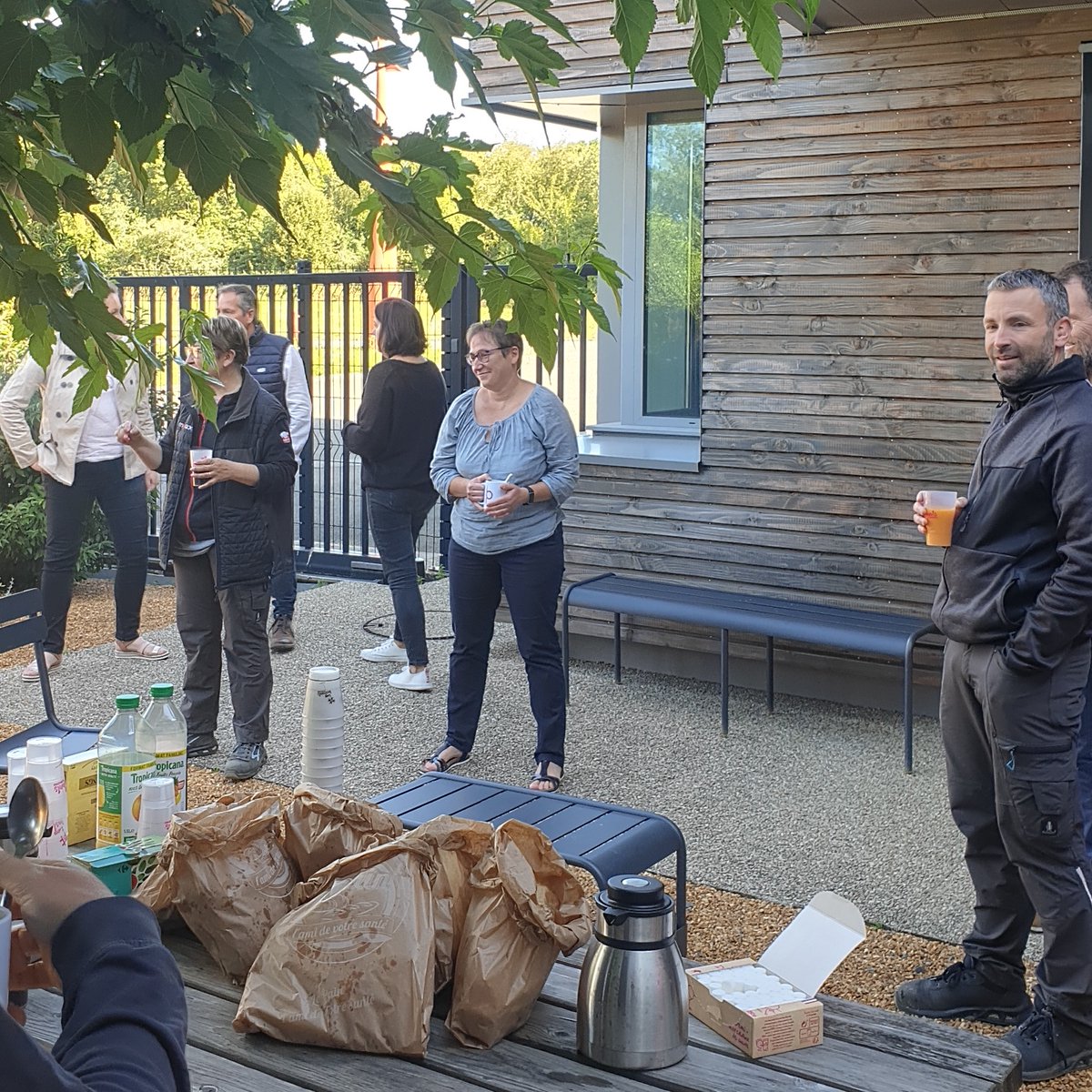 MBPack_fr's tweet photo. 👋 Après 25 ans dans l’entreprise, Céline nous quitte.
🙏 Professionnelle reconnue, @MBPack_fr est très fière d’avoir pu croiser son chemin et lui réitère ses meilleurs voeux pour la nouvelle aventure qui l'attend !
#mbpack #collaborateurs https://t.co/lzzk1nN05E