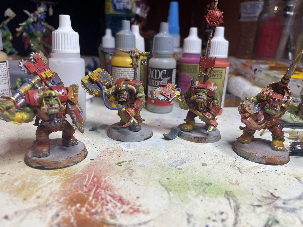 CasualtyCDG's tweet photo. Still work in progress but coming along beautifully! #WarhammerCommunity #orks #evilsunz #Nobz Just a few more details to lay out 😁 https://t.co/60upyT6b00