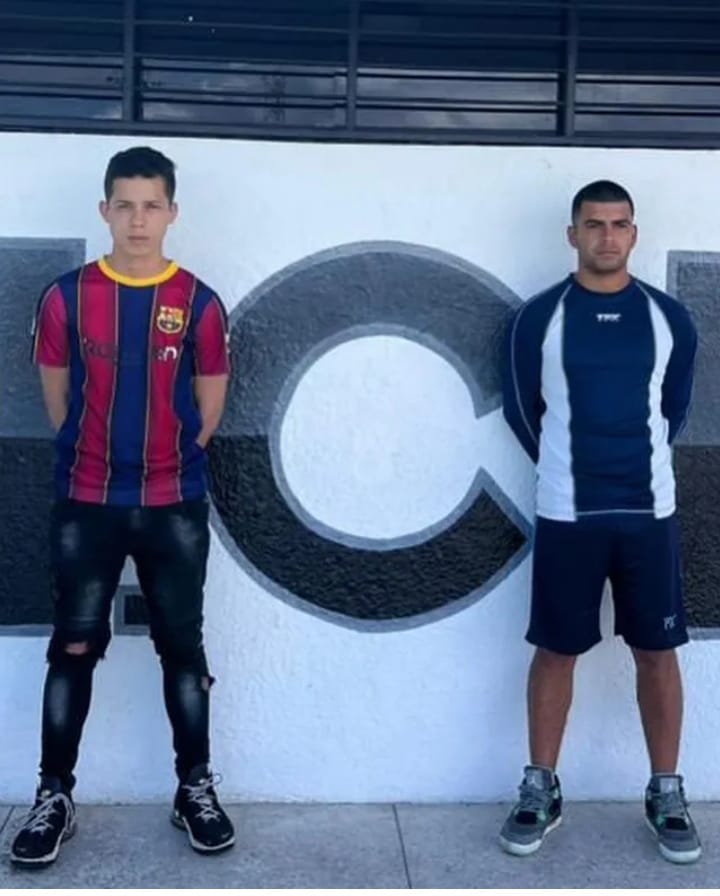 Alconde's tweet photo. Estos sujetos llamados Pedro López y Joseph Pérez, que torturaron y mataron a un perrito en Lara son psicópatas y un peligro para la gente. Los asesinos seriales se inician haciendo eso a los animales. Leyes contra el maltrato animal deben ser más severas #26Jul #27Jul @vpgremios https://t.co/YEPH5abF8G