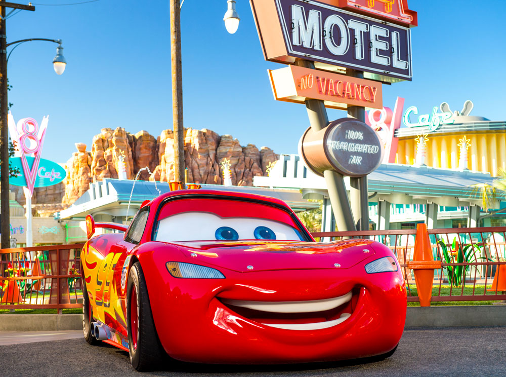 ディズニー公式 ˏˋ カーズランド は今年で𝟏𝟎周年 ˎˊ 映画の世界を再現した 雄大な眺めはもちろん カラフルなネオンが浮かぶ 夜景も見どころ あなたはどっちの景色を見てみたい 昼のラジエーター スプリングス 夜のラジエーター ディズニー公式 ˏˋ カーズランド は今年で𝟏𝟎周年 ˎˊ 映画の世界を再現した 雄大な眺めはもちろん カラフルなネオンが浮かぶ 夜景も見どころ あなたはどっちの景色を見てみたい 昼のラジエーター スプリングス 夜のラジエーター