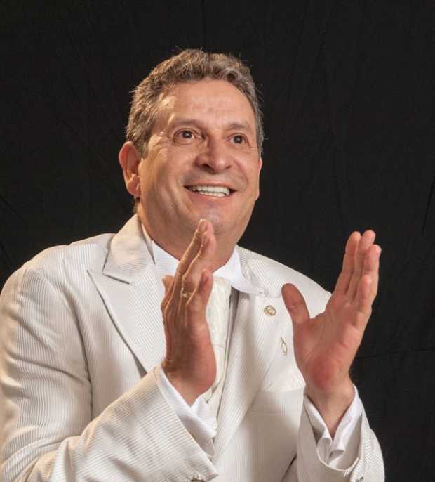 Murió Dario Gómez, el mejor cantante de música popular.
Interpreto temas como Nadie Es Éterno, Sobrevivire, Daniela, Por Las Calles Del Amor, Sin Respeto No Hay Amor, entre otros.
Dios Los Tenga En Su Gloria!
🙏🙏🙏