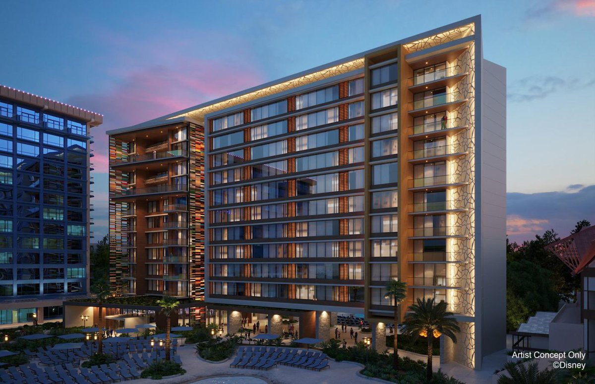 MagicAndWalnut's tweet image. A major repainting project has begun on all three of the @Disneyland Hotel towers. It looks like the royal blue and tan color scheme is being replaced with a sky blue and off-white color scheme — perhaps to better complement the new DVC tower under construction?