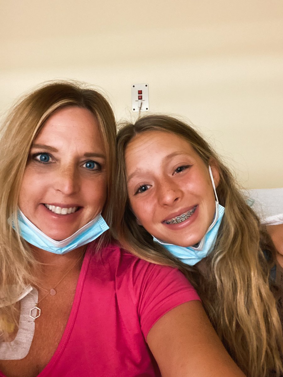 AnnaTinelli5's tweet photo. Missed my momma so much while in Orlando ๐ Back in time #FirstRoundofChemo ๐ช๐ผ https://t.co/gdsbqh82s5