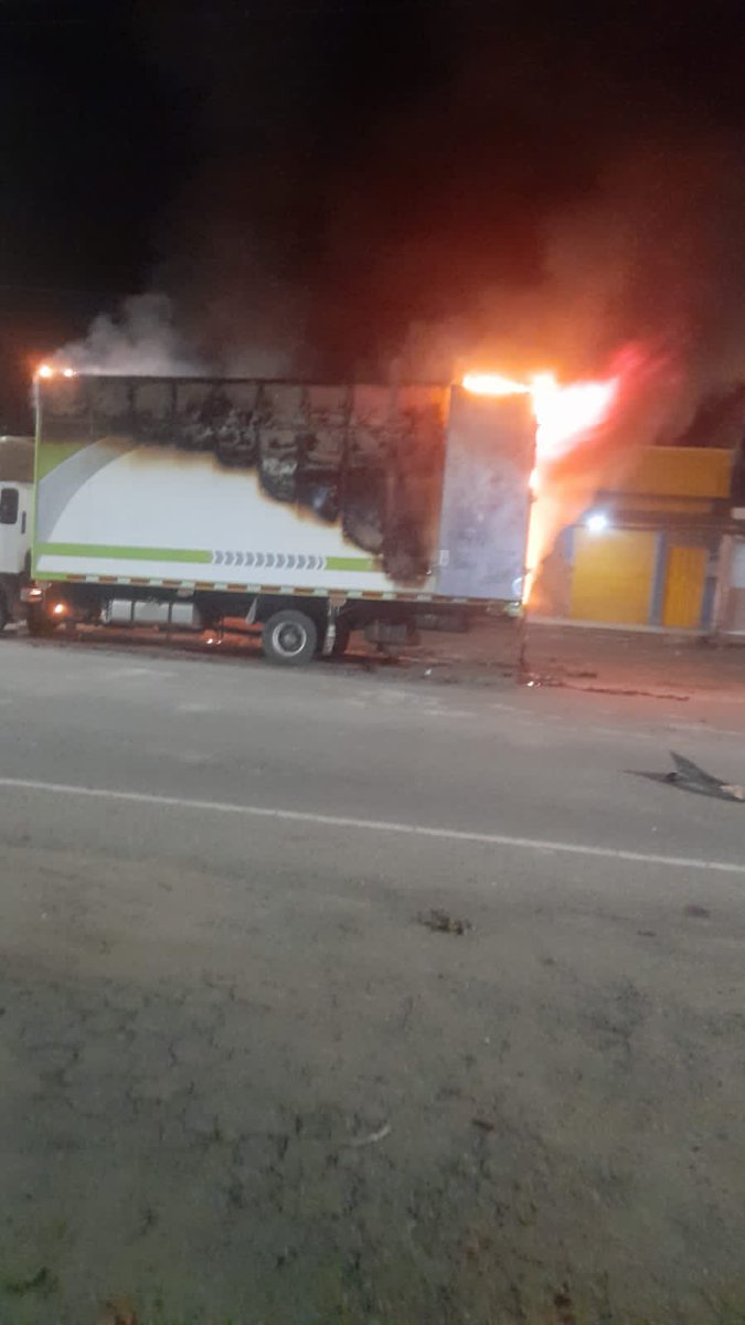 dona_pily2's tweet photo. Con morteros atacaron hace unos minutos la estación de policía de La Mata, Cesar. https://t.co/quoN9Eeztv