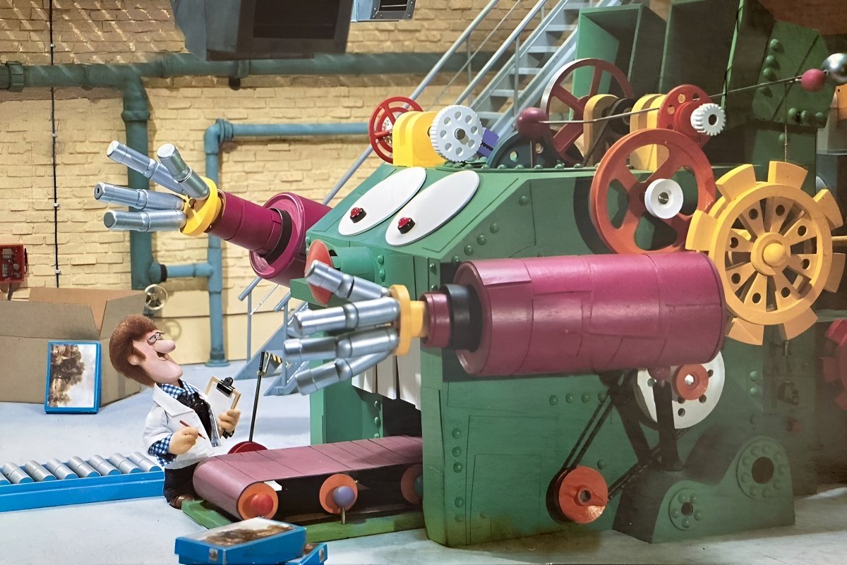 Bertha_bbc's tweet photo. Photos like this really give you a idea of how big Bertha's model was compared to the human characters.

Fun fact! :

Bertha's model was about 31.5 inches long and 15.75 inches tall! https://t.co/KzIsOUwAkI