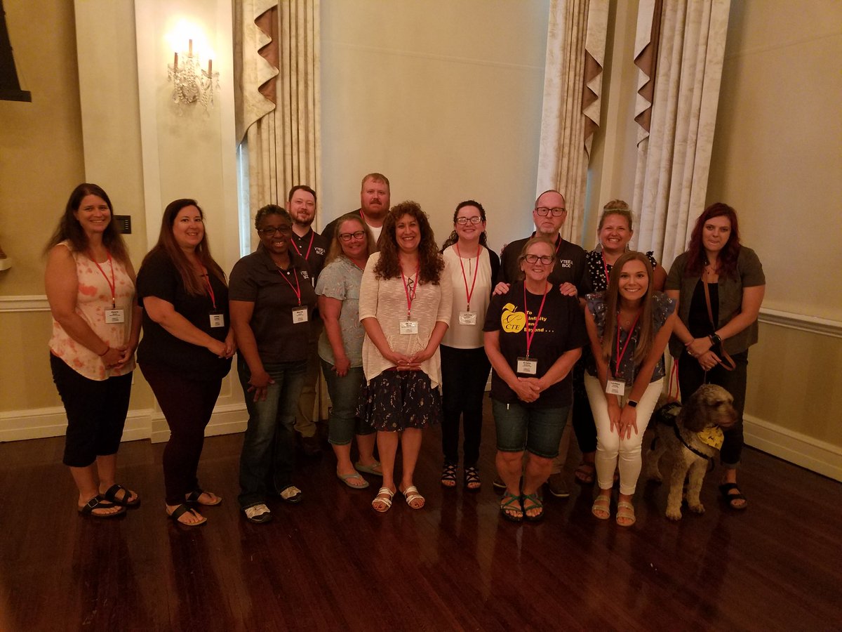 The Valley Rocks! #VTEEA #VTEEA2022 <a href="/ron_vick/">Ron Vickers</a> @MaryBethEchev <a href="/VA_TechEd/">VTEEA</a>