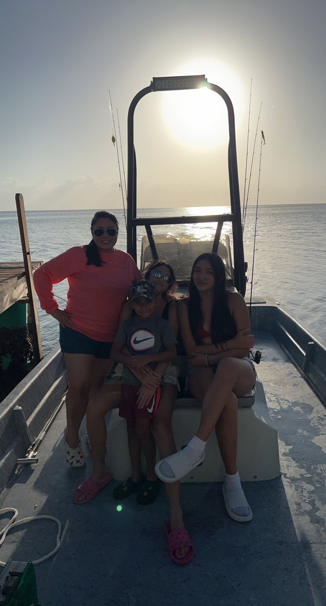 SandraCavazos29's tweet photo. Went home to celebrate my birthday and did valley things. My team got me a some goodies when I got back #valleythings #RGV #SPI #TMobilePTO https://t.co/5pCcpJepAS