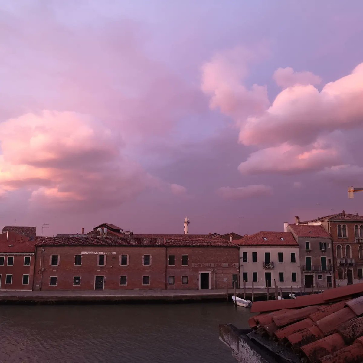 LisettePhotogr1's tweet photo. #GoodMorningMurano #mywindowview ore 06.00 a.m. 27/07/22 "Se piovesse"
ph: @LisettePhotogr1 https://t.co/KShBHVcADn