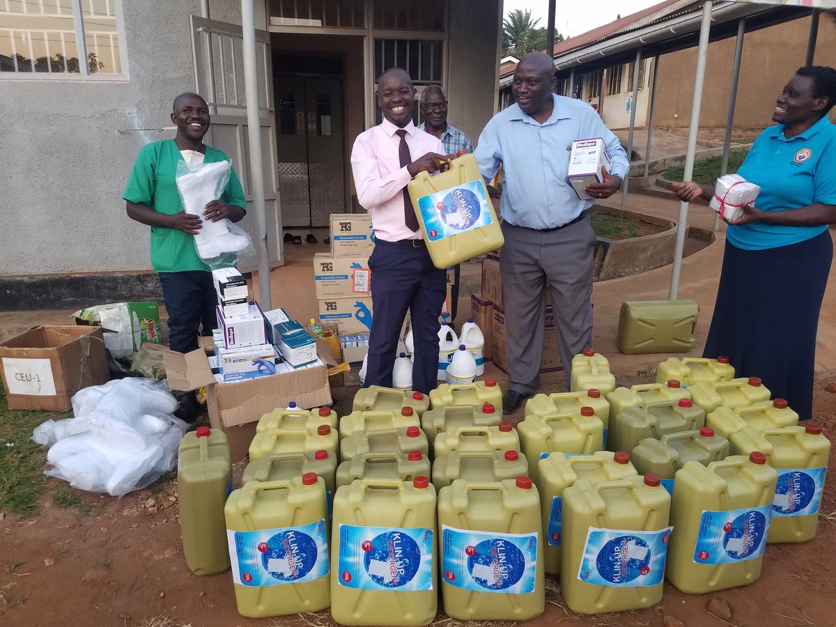 IbrahimSsenyon1's tweet photo. I'm happy that  as Rotary club of kalangala ssese islands in partnership with the mother club RC Kampala ssese islands have donated PPES worth 8million to kalangala health center IV during our days fellowship.  These included surgical and examination glove, sanitizer among other. https://t.co/03rCgZLows