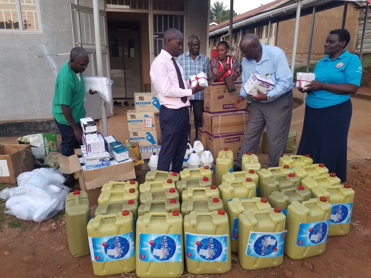 IbrahimSsenyon1's tweet photo. I'm happy that  as Rotary club of kalangala ssese islands in partnership with the mother club RC Kampala ssese islands have donated PPES worth 8million to kalangala health center IV during our days fellowship.  These included surgical and examination glove, sanitizer among other. https://t.co/03rCgZLows