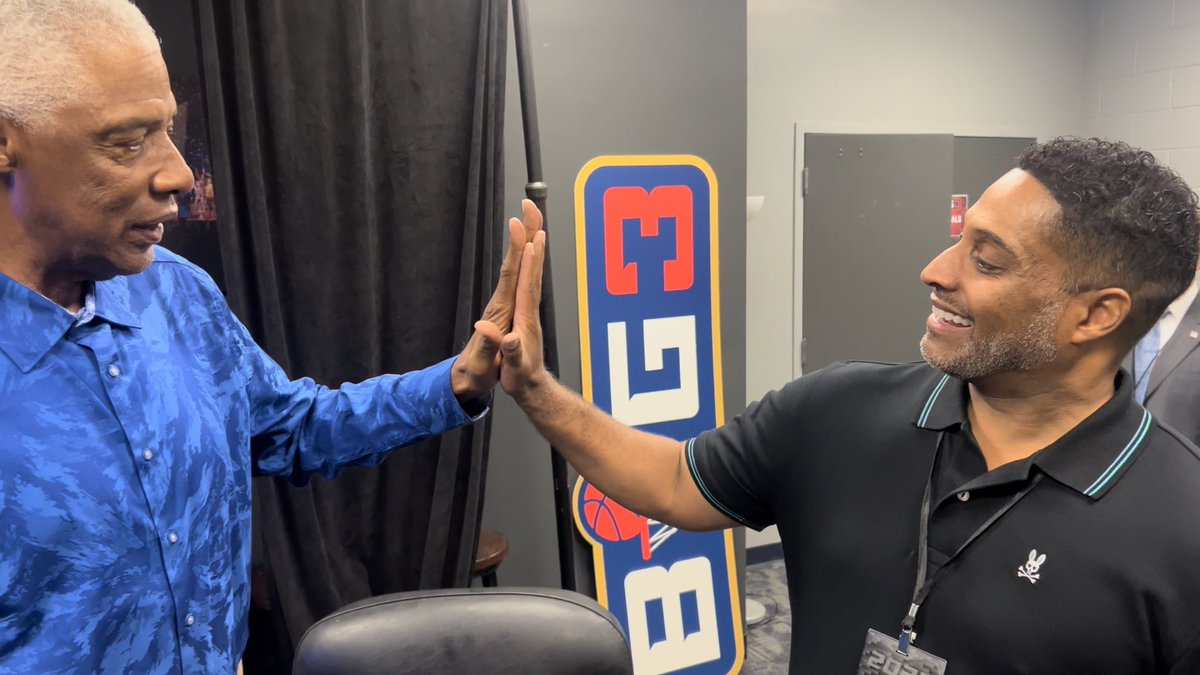 VZZNBUILDER1's tweet photo. This moment, this LIVING LEGEND and SPORTS ICON, brought back the childhood dreamer. I watched him transcend the game of 🏀 inspired me to believe that greatness is inside of all of us! Thank you @JuliusErving you touched this kid’s life @thebig3 @icecube https://t.co/i9ZKQ6bKmd