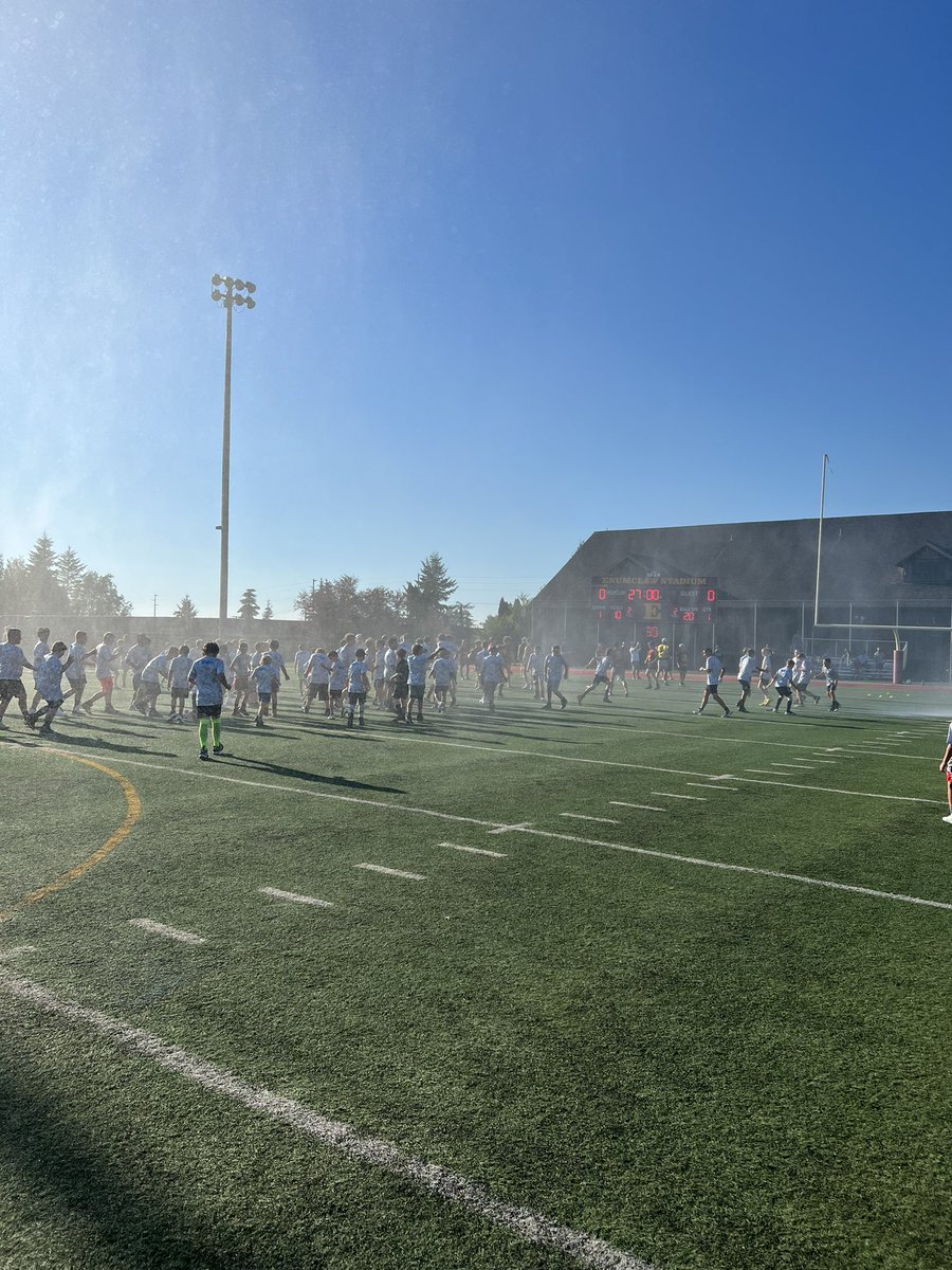 Big time shout out to Enumclaw Fire Department for their visit to Pete’s pool tonight!!! Jr Hornet mini camp day 1 was a hot one!! 🥵 💦 🏈 
A little more water and <a href="/ChrisEgan5/">Chris Egan King-5 TV</a> will be taking a boat out pre-game!! 
<a href="/IAFF3931/">EnumclawFirefighters</a> <a href="/Enumclawfire/">randy fehr</a> <a href="/randyfehr/">Randy Fehr</a>