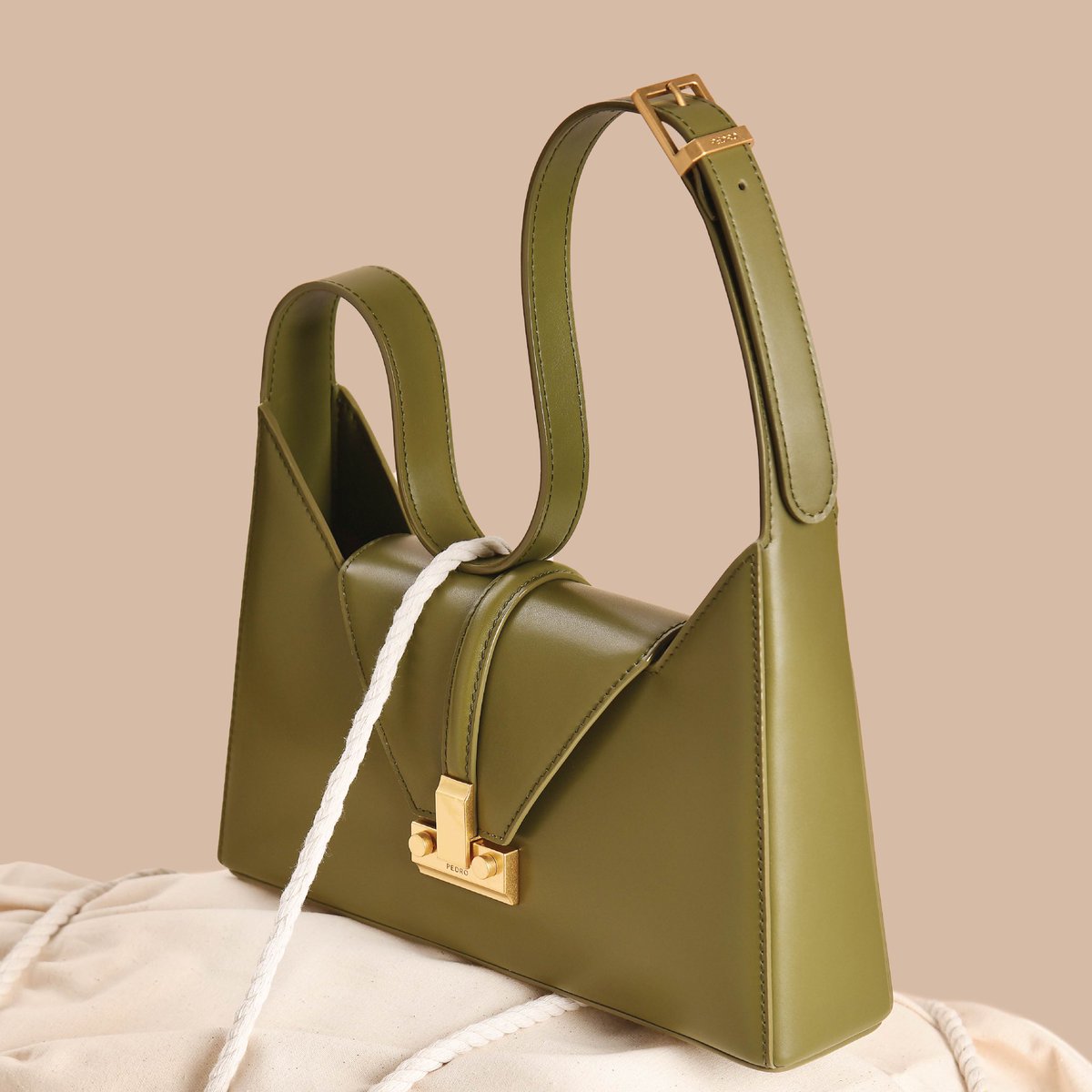 senayancity's tweet photo. Francoise Leather Shoulder Bag made for the career-driven, confidently stylish and bold woman.
Pedro is available at 2nd Floor, Senayan City
#SCFASHIONSTYLE #SENAYANCITY https://t.co/pItRmQlzcL
