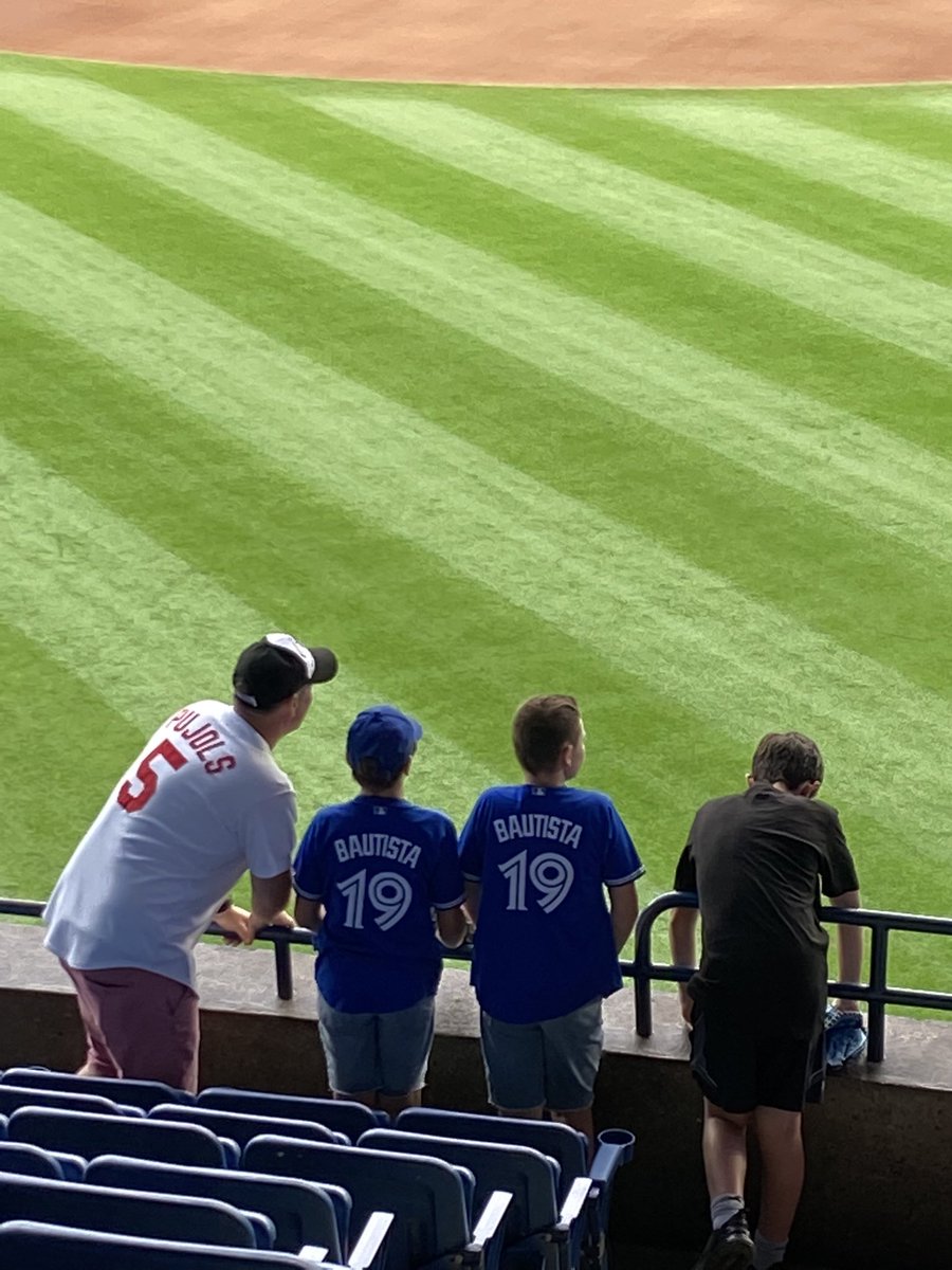 Great night at the ballpark <a href="/BlueJays/">Toronto Blue Jays</a> Vlady bomb, Springer grand slam, on the big screen, Jays win, met Buck Martinez after the game #welcomebackbuck