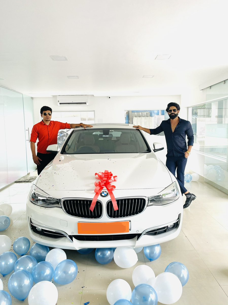 OfficialBalaji's tweet photo. He worked as a BPO employee for 10k salary from morning 8 to eve 10 during my college days,  takes only 1k for his expenses but gives me 3k for my supplements and 6k to my parents for house expenses. 
Everyone should have a brother like him.
Thanks universe https://t.co/G5LRAgVBa1