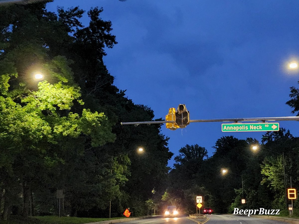BeeprB's tweet photo. New light on Forest Drive...... wuts this??!! 

#Annapolis #Annapolisproblems #BeeprBuzz #AnnapolisBuzz https://t.co/2xfGReHAbd