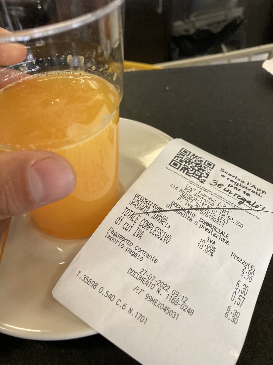 .<a href="/chefexpress4u/">Chef Express</a> veramente fate pagare 3.70 euro mezzo bicchiere di spremuta?? Ci sono i vostri dipendenti in imbarazzo a servirla!