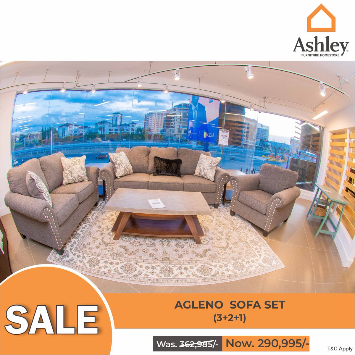 Ashleyfurn_KE's tweet photo. A living room with proper seating can create intimacy and warmth in your home. With just the right sofa set that fits your space, it could bring your spaces to life.
#throwpillows #lshapedsofas #sectionalsofas #livingroom #interiordesign #fabrisofas #sofasinkenya #sofasibnairobi https://t.co/SeunrD8CVc
