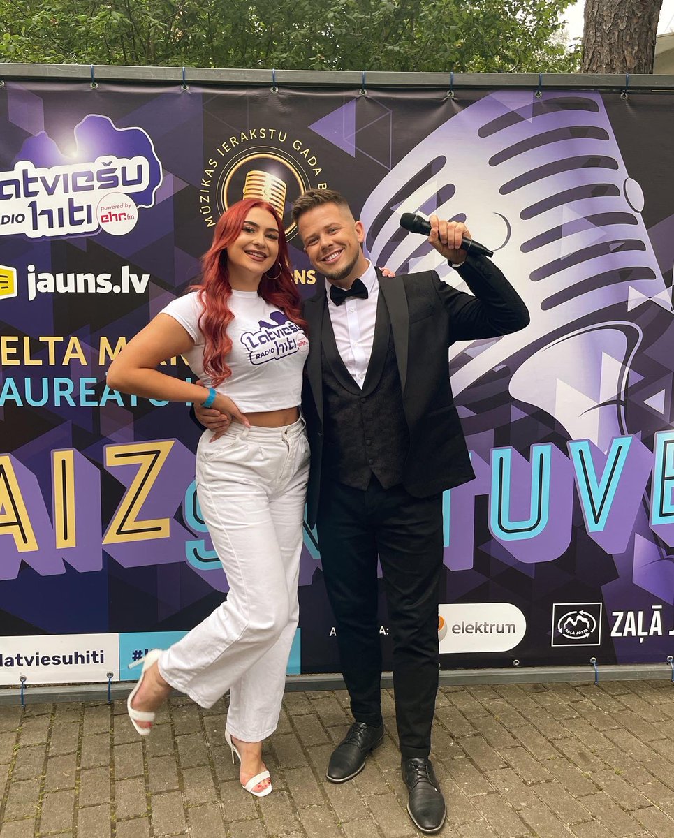 Īpaša “Pabeidz dziesmu” epizode  <a href="/ZeltaMikrofons/">Zelta Mikrofons</a> jubilejas koncertā ir nofilmēta! Drīzumā skaties Radio Latviešu Hiti 🎤 
Outfit: Mans Drēbju Skapis