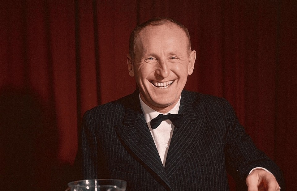 🌹 Une tendre pensée pour Bourvil, né le 27 juillet 1917.