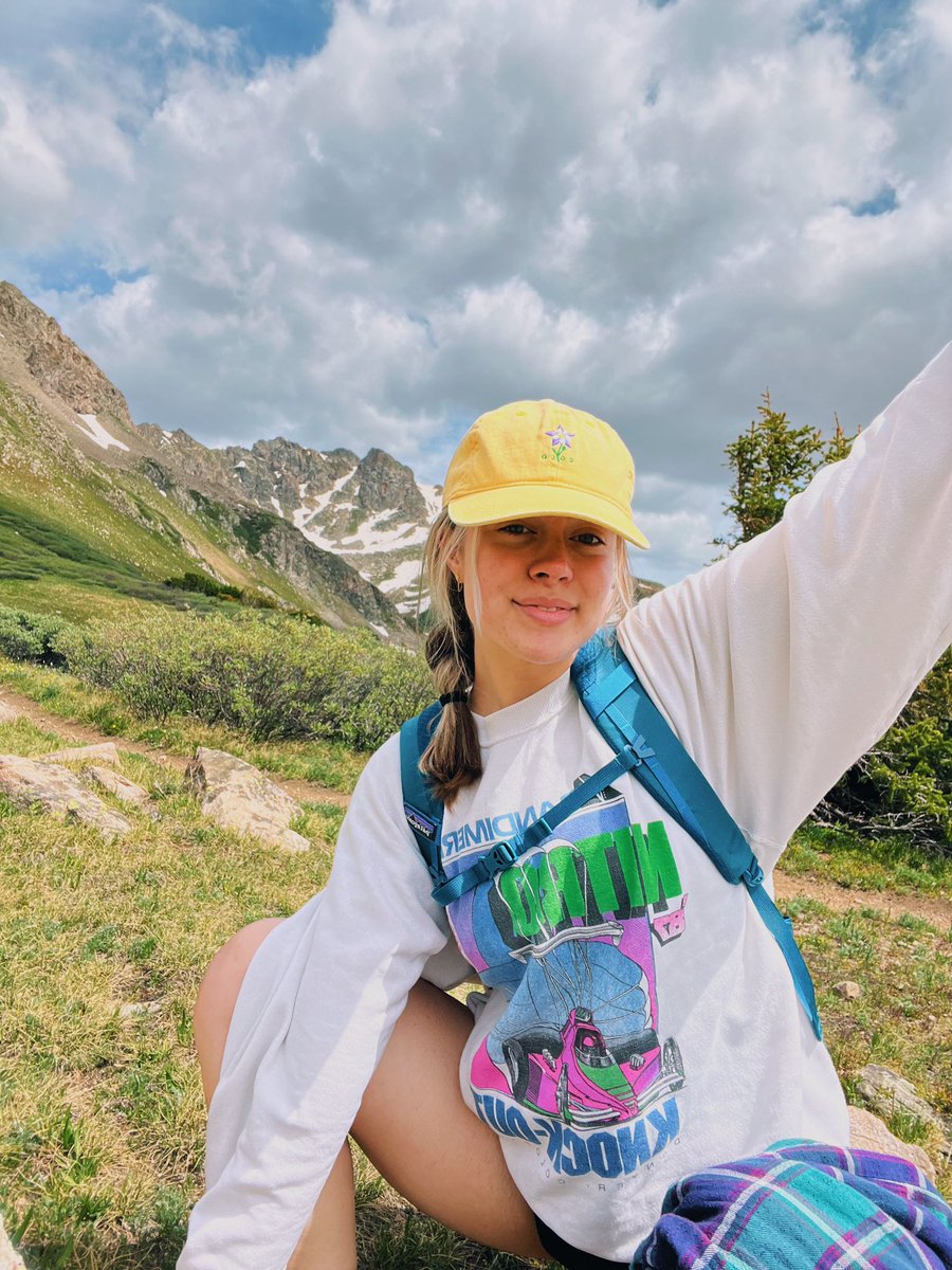 itsjuliaokk's tweet photo. just me in the mountains ! https://t.co/oHCWrRCKNh