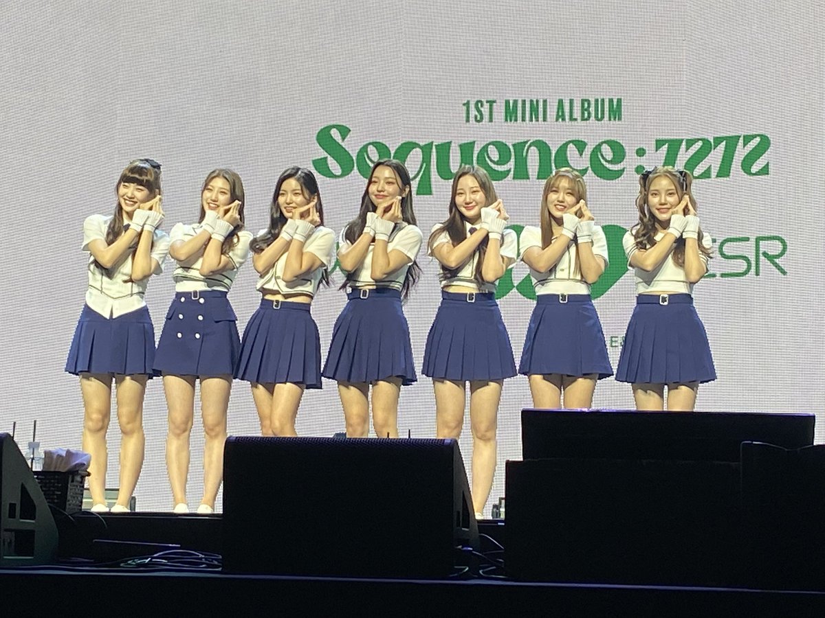 kvibe_yonhap's tweet photo. The members of #CSR (@CSR_offcl ) are posing together for the press at the media showcase of #Sequence7272! This album's concept is just too perfect. 😘😚
#Geumhee #Sua #Seoyeon #Yeham #Naeun #Yoonjeong #Duna #CSR https://t.co/2FyMOS8jYn