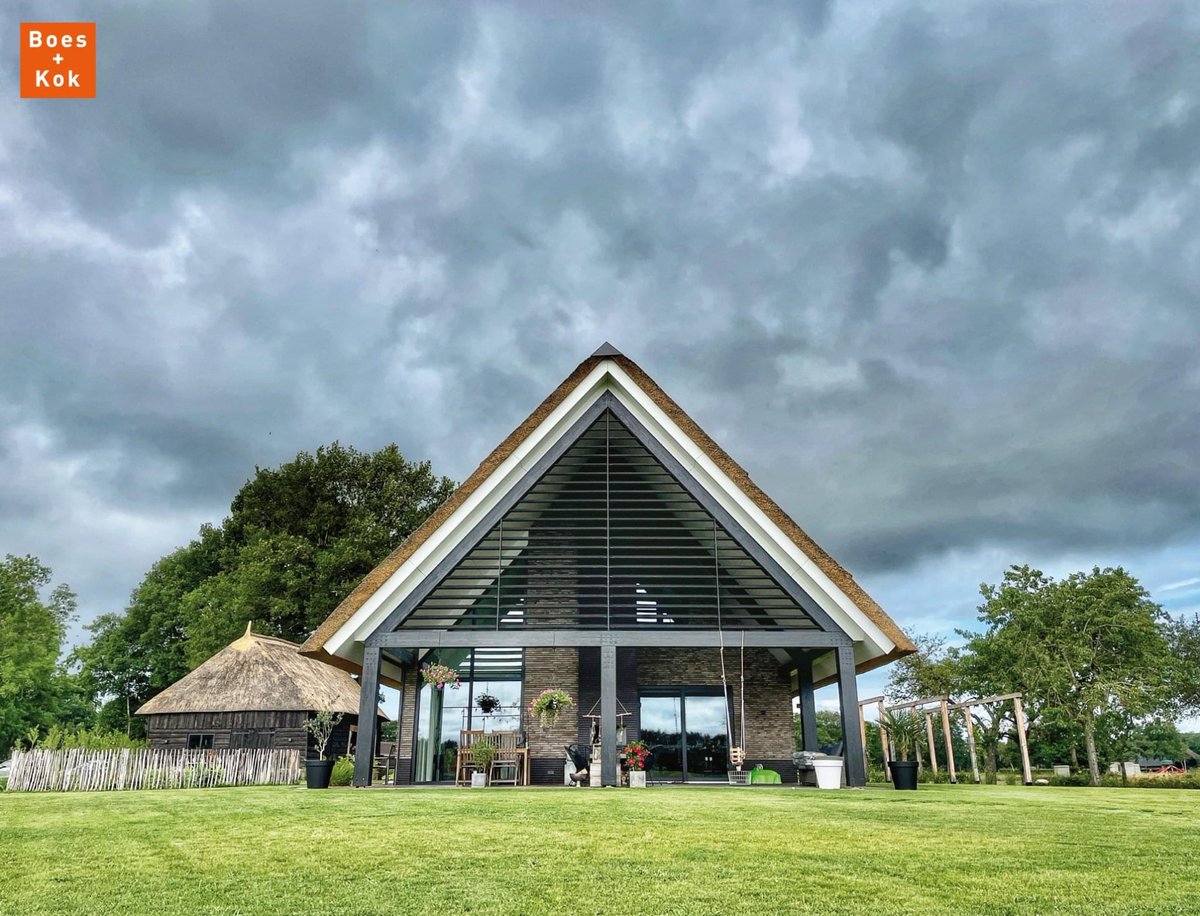 📷 𝗡𝗜𝗘𝗨𝗪𝗕𝗢𝗨𝗪 𝗦𝗖𝗛𝗨𝗨𝗥𝗪𝗢𝗡𝗜𝗡𝗚 - 𝗥𝗨𝗜𝗡𝗘𝗡 👇

Met het ontwerp voor deze moderne schuurwoning haalden we de eeuwenoude omgeving 🌳… boes-kok.nl/website/projec…

#bouwen #wonen #architectuur #ruinen #drenthe