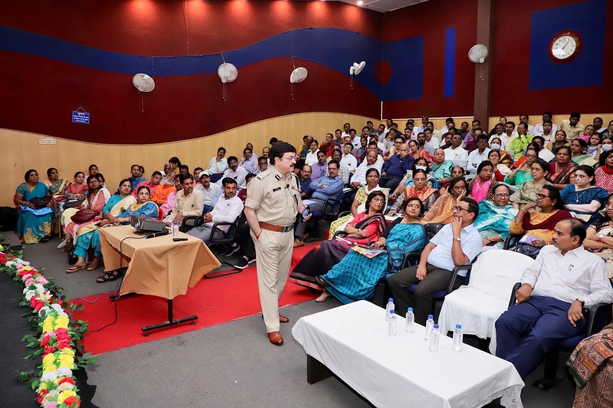varunkapoor170's tweet photo. Special session of Cyber Security for ALL Principals off all Govt Schools of Indore District under my brand new project called Ojaswi Abhiyaan.
@ Indore MP
#MyProjects
#OjaswiAbhiyaan
#cybersecurityeducation
#varunkapoorips https://t.co/PadsOLXCl7