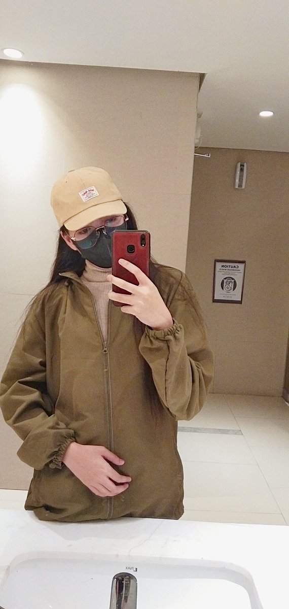 msgraphicaillus's tweet image. Hey there, here's my first entry for the #meettheartist challenge! ♥ I also tried to draw myself in my cartoony art style. ✍