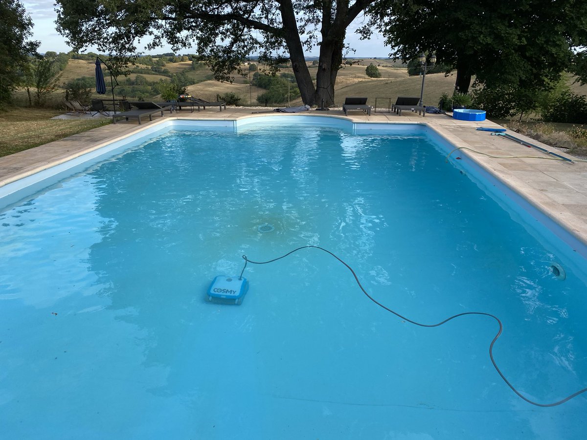 BigSi_Leafield's tweet photo. So with Mrs B back home for 2 weeks it’s early starts from 6.30 (5.30 UK) to #harvest #poolside #decorate before a further day of #mortgagerates Don’t regret a moment 🇫🇷 ☀️ 🍅 🍓 🥚 taking bookings for up to 14 for next year. @LemanoirVV @TourismeHG https://t.co/ujGaBZZ5iX