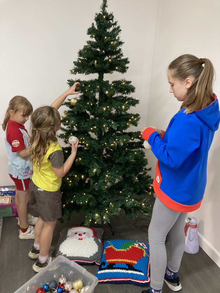 ggkechoir's tweet photo. We’re home and recovered now but Choir Camp Christmas in July was EPIC. 🎄 The highlights will follow… Day One-Christmas Eve. Set up the tree, multigenerational snowball fight, the Polar Express and popcorn. Quite a late night for our youngest members. But much fun was had. https://t.co/dAnpXxJTd5