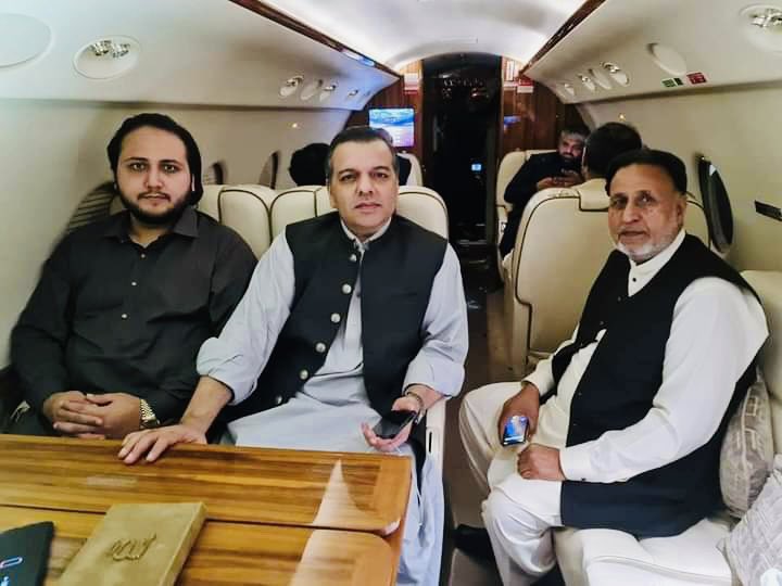 Last night on the way to Islamabad for Oath with Chief Minister Pervaiz Elahi. 

#مینڈیٹ_بمقابلہ_مافیا