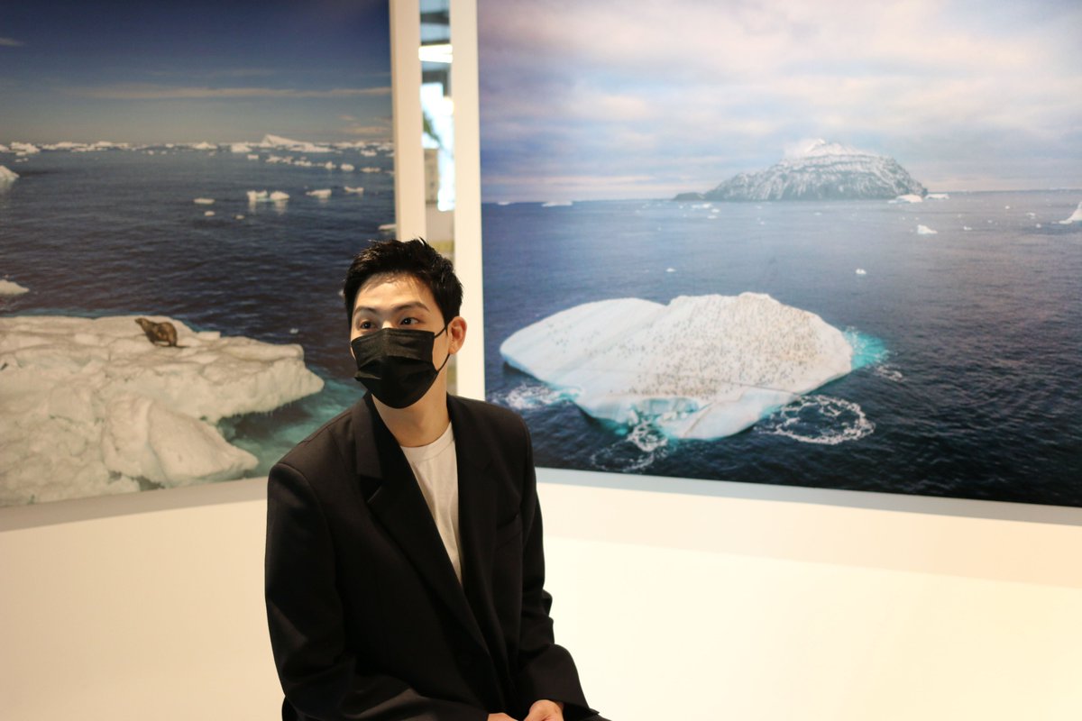 greenpeacekorea's tweet photo. 갓세븐 #JAYB @jaybnow_hr #제이비 님이 #그린피스 @GreenpeaceKorea #남극사진전 에 방문해주셨어요🐧 평소 바다와 해양환경에 관심이 많으셔서 사진전을 찾게 되었다고 합니다. 지속적인 관심부탁드려요! 

#그린피스남극사진전
- 7월 31일까지
- @용산아이파크몰 4층 카페거리
#30X30 https://t.co/FpJyPc5qSU