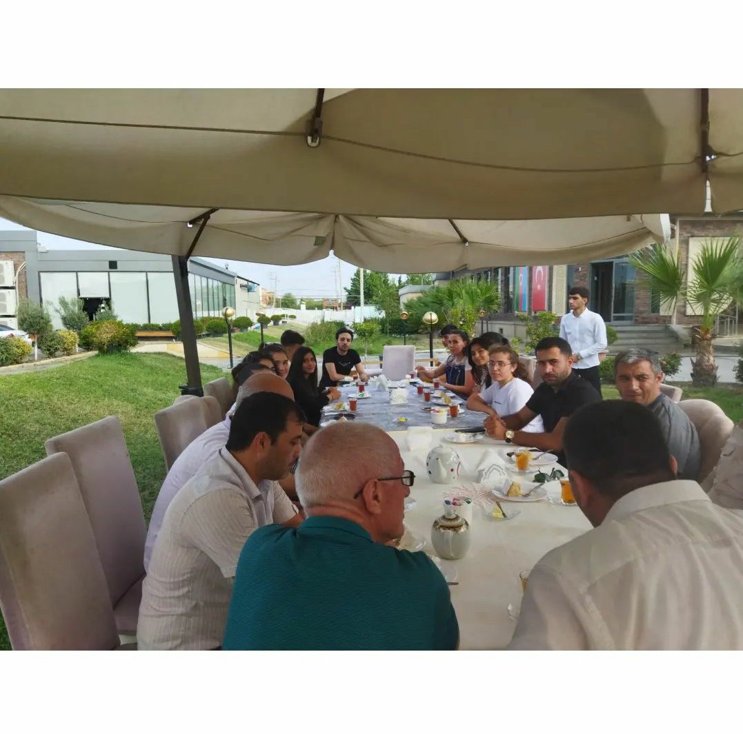 Azərbaycan Respublikasının Gənclər və İdman Nazirliyinin yaradılmasının 28-ci ildönümü ilə əlaqədar  Xaçmaz rayon  Gənclər və İdman İdarəsinin kollektivi, idman ictimaiyyəti və bir qrup gənc çay süfrəsi ətrafında görüşüblər 🎉