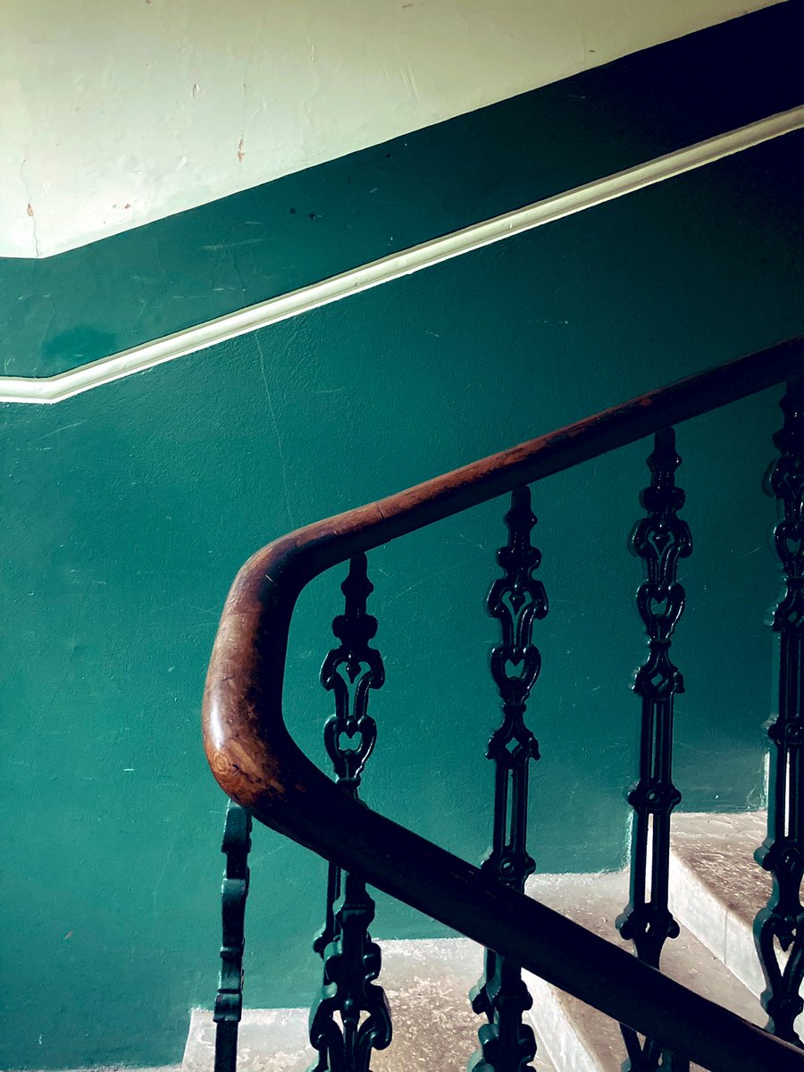 Looking at this one gains the impression there was once a lively and vibrant colour combination here before it was painted to look like it was about to trundle off a landing craft on D Day +1 and advance towards Caen. Polwarth.