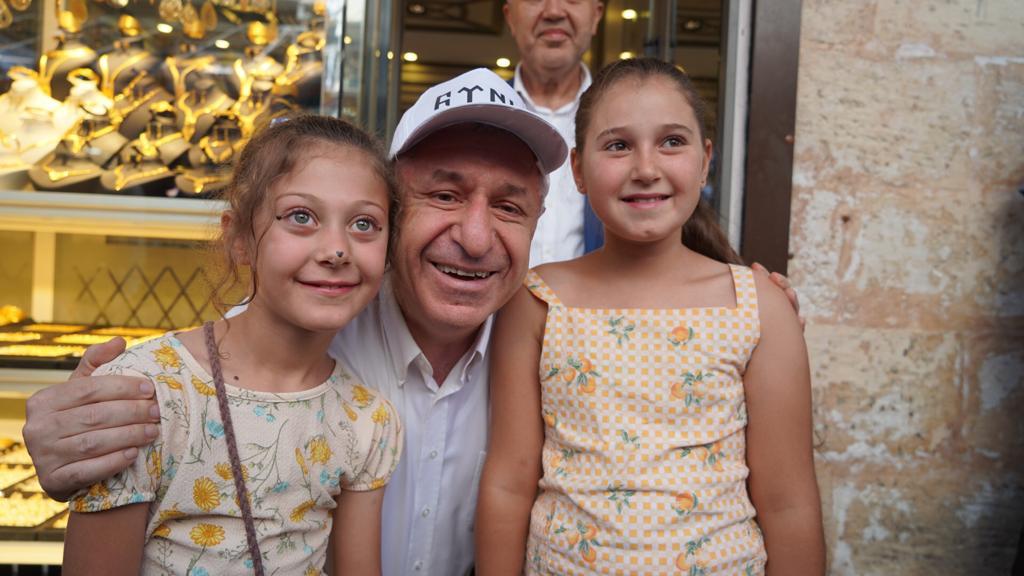 umitozdag's tweet photo. Gaziantep gezimiz devam ederken, Türkiye'nin yarınları olan çocuklarımızın gözlerindeki umut ve inanç hiç sönmesin diye daha çok çalışmamız, daha büyük bir inançla Zafer mücadelesi vermemiz gerektiğini bir kez daha gördük.
Türk çocukları iç savaş yaşamasın diye #BirlikteZafere https://t.co/MdDkFUSucA