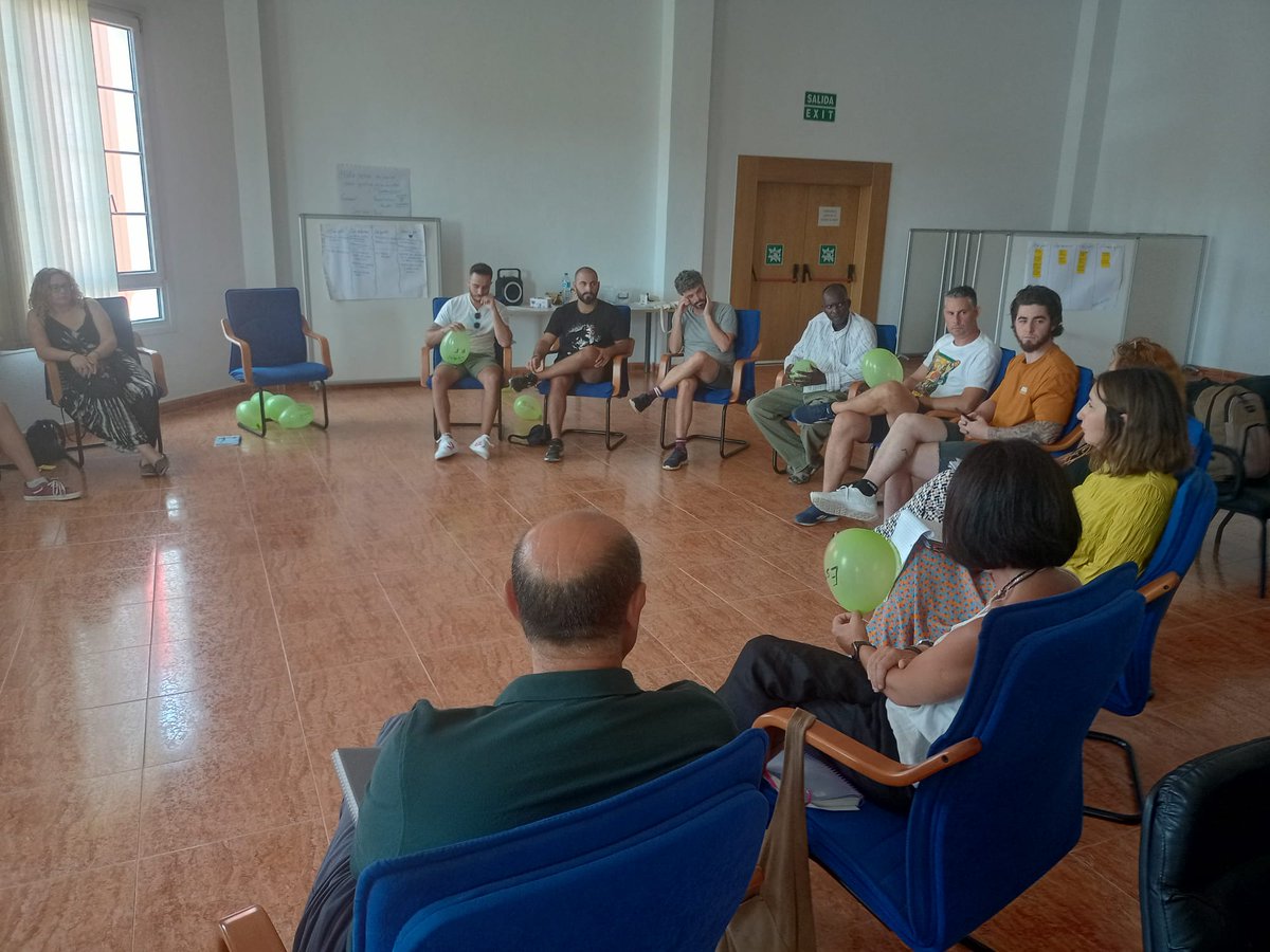 aNOESSO's tweet photo. 📣 Desde los equipos de #NOESSO continuamos con el proceso de mejora organizacional y de #formación en el Centro de Menores Residencia Paco Fernández, ya que se encuentran participando en la primera edición de la Escuela de Organizaciones TEAL.  
🌐 https://t.co/HaWKNwgQZt https://t.co/U6G4BaYdpe