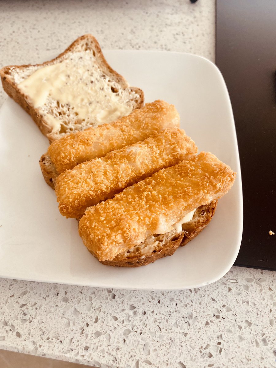 busysbm's tweet photo. Sorry … not sorry 🫣 #fishfingerbutty 😋 https://t.co/AJgvdaPEQj