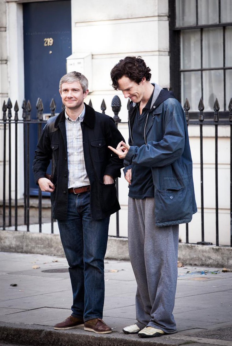 셰자 데리러 가는 길에 기자 만나서 표정관리 하는 존 

S : 이게 내 손가락인가? 
J : 그래 이 약쟁아