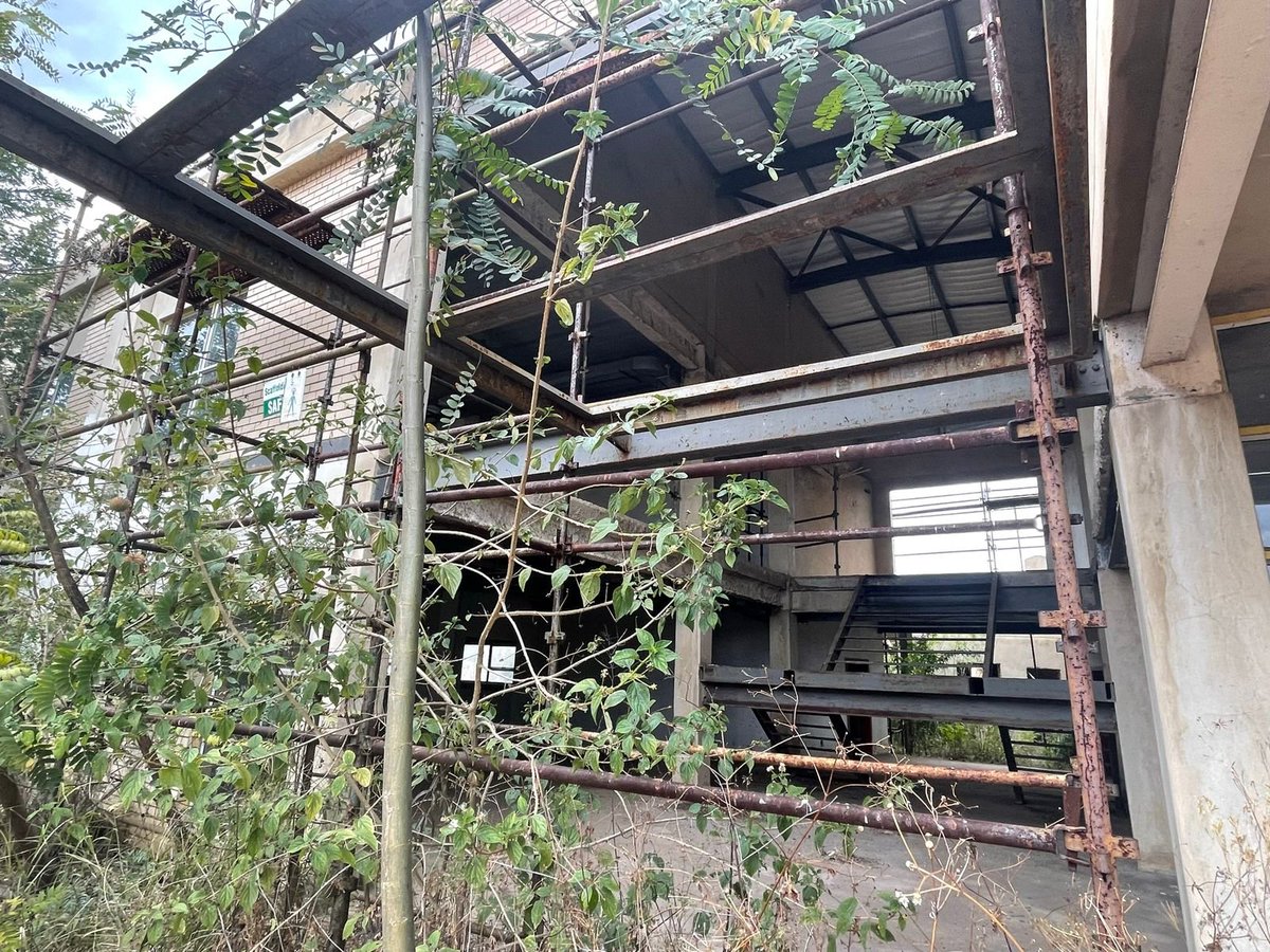 DavidPotterZA's tweet photo. The "new" @JHBWater depot has been a blue elephant for many years - left half built by the contractor who walked off site without completing it. Today @MichaelSun168 led an oversight visit to kick off the construction work that will take place over the next year💦. @emi_koekemoer https://t.co/x6GBIl0XTx