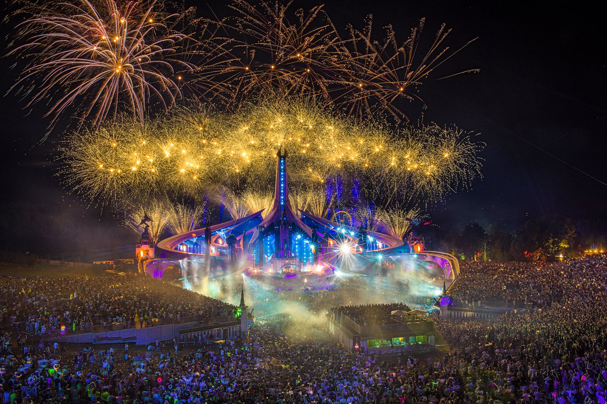Tomorrowland tweet media