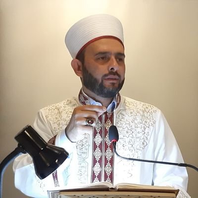 tunc2156tunc's tweet photo. Camiler, onları ahır yapmakla maruf partinin seçim karargahı değil,Allahın evidir.Hocanın camide nasıl konuşacağı parti felsefine göre değil, Allahın kitabı ve Rasulü’nün sünnetine göre belirlenir.Halil kardeşimin kürsüsüne dokunulursa malum partinin dine bakışı alkışlanmış olur. https://t.co/m4ueox6Eqj