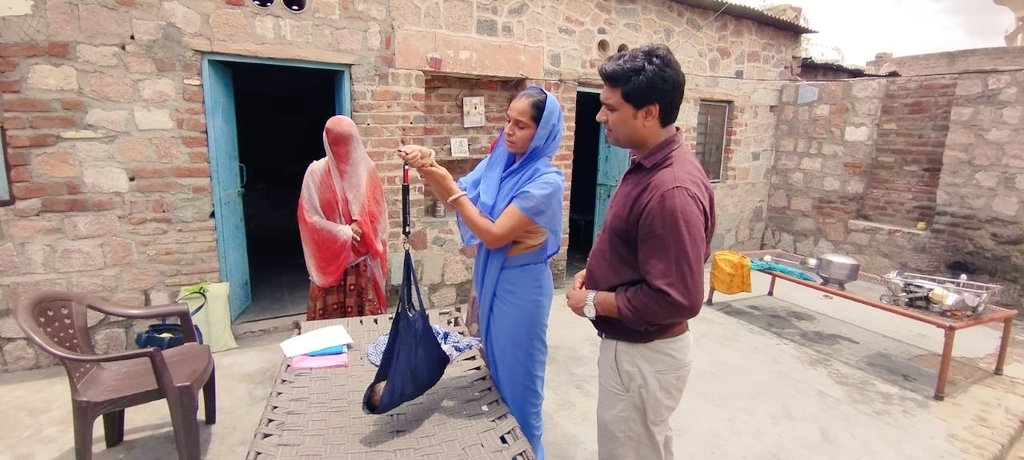 <a href="/UNICEFIndia/">UNICEF India</a> जिला समन्वयक, जालोर श्री <a href="/VishuAgra/">Mr.Vishu....</a> द्वारा एफसीआई गोदाम क्षेत्र में आशा श्रीमती जेठी देवी द्वारा की जा रही गृह आधारित नवजात शिशु देखभाल का सत्यापन करते हुए।
<a href="/Ryaddin1234/">Ryaddin - Ryad</a>
#HBNC #CHILD_HEALTH