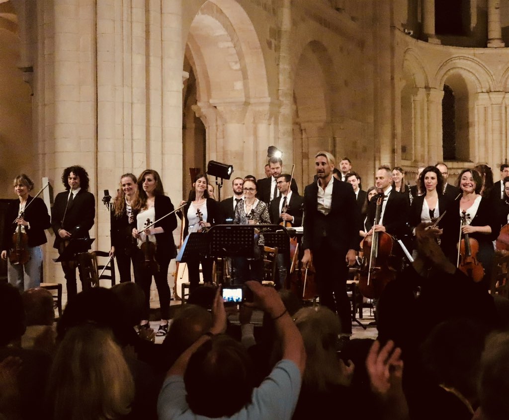 cle_mao_takacs's tweet photo. Full hall and standing ovation for @secessionorch + guests @IdeBaghy #FaustineDeMonès @HeuresdeLessay!!! @KeynoteAM https://t.co/eWtDY3VJzE